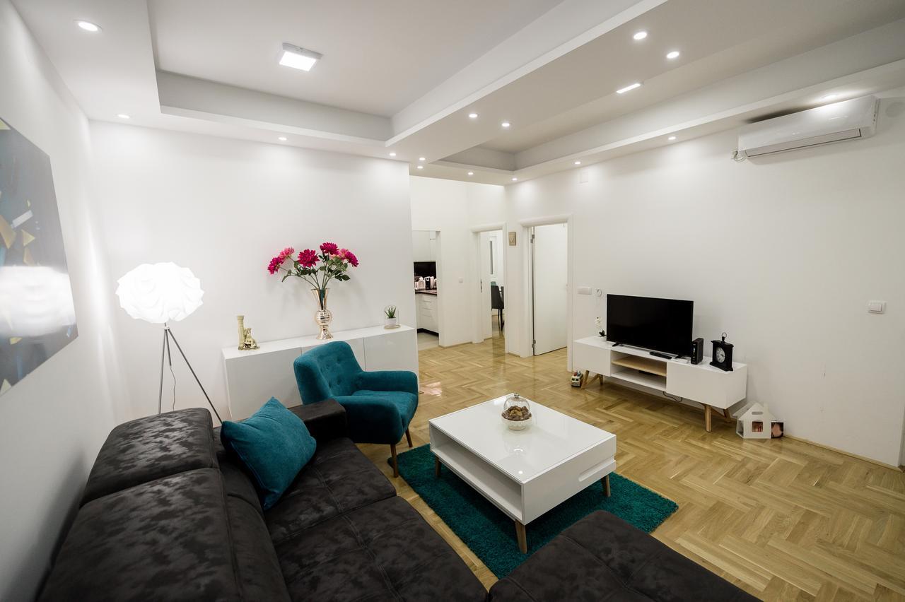 Centar Lux Apartamento Arandjelovac Exterior foto