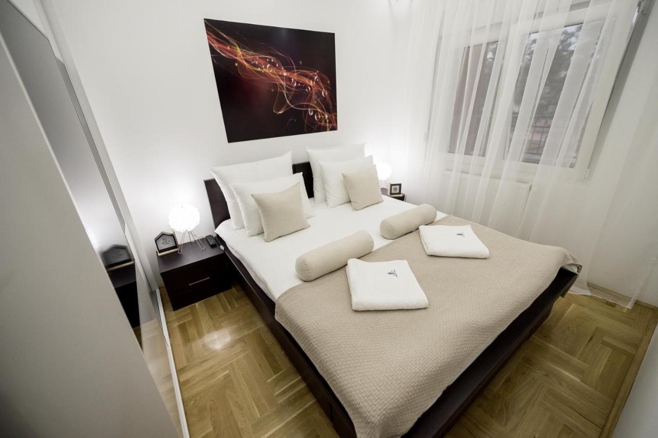 Centar Lux Apartamento Arandjelovac Exterior foto